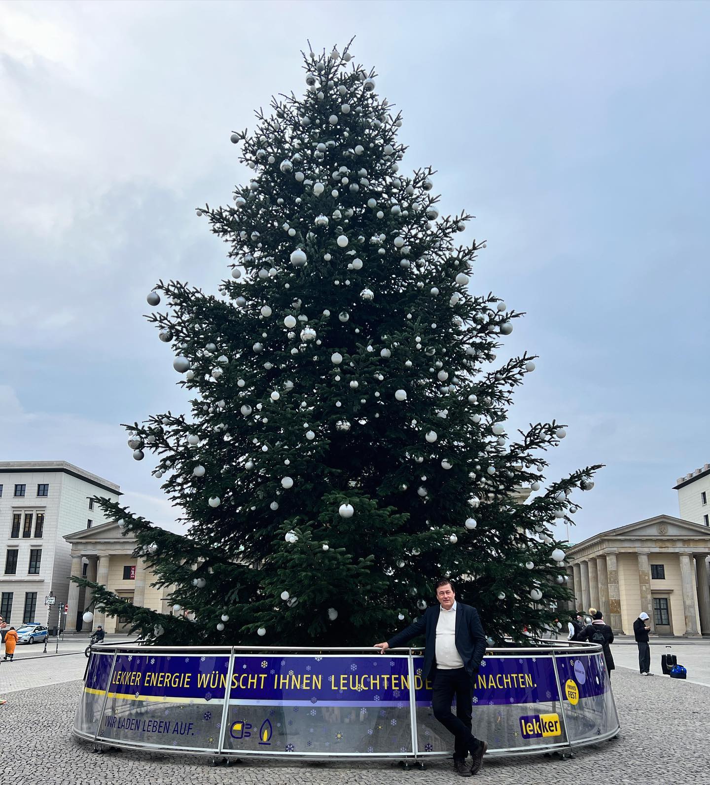 GU vor Weihnachtsbaum Brandenburger Tor