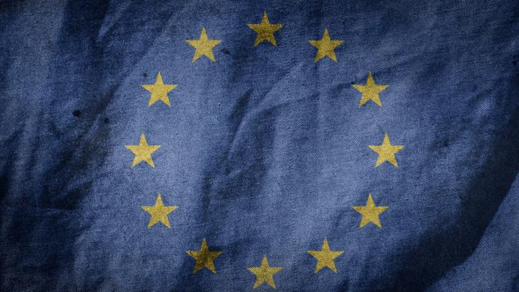 Wehende EU-Flagge